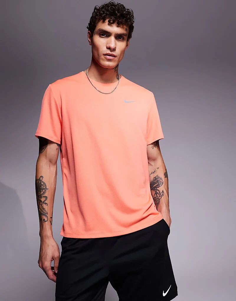Футболка Miler Dri-FIT оранжевого цвета Nike Running
Футболка Miler Dri-FIT оранжевого цвета Nike Running