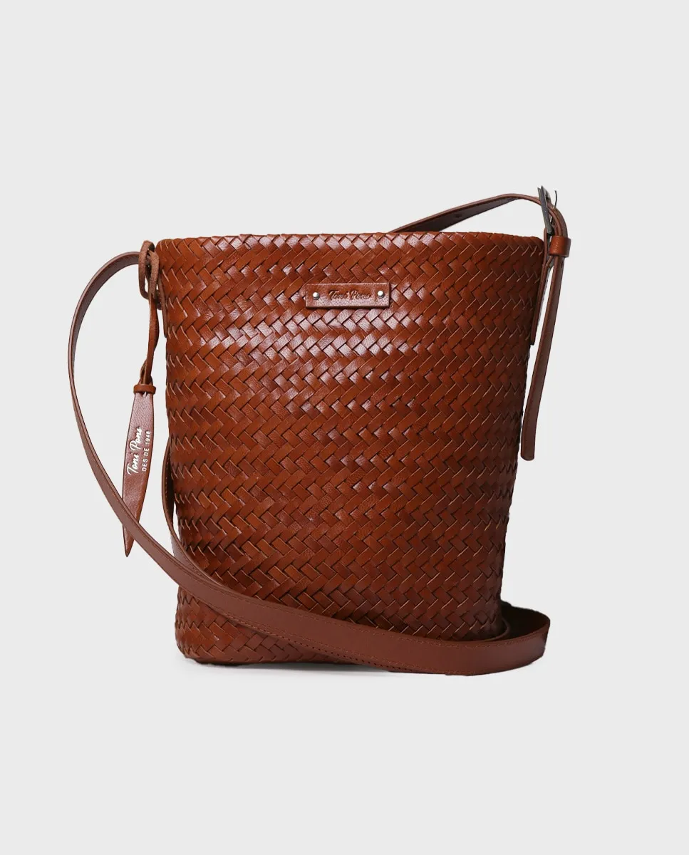 Женская сумка-бандольера из плетеной кожи Toni Pons, коричневый
Женская сумка-бандольера из плетеной кожи Toni Pons, коричневый
