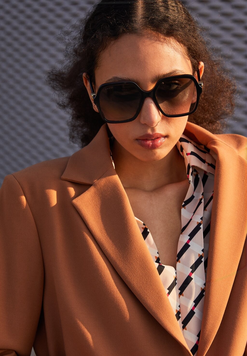 Солнцезащитные очки Gucci, черный/черный/серый
Солнцезащитные очки Gucci, черный/черный/серый