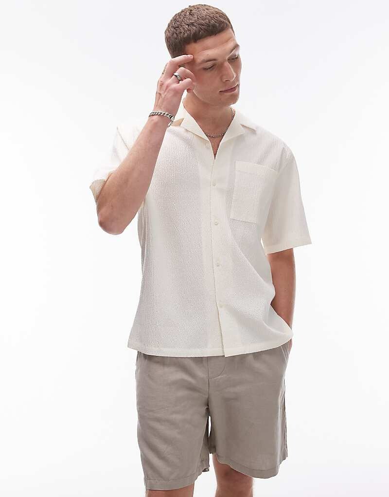 Topman – рубашка свободного кроя с короткими рукавами, цвет хлопчатобумажной ткани цвета экрю
Topman – рубашка свободного кроя с короткими рукавами, цвет хлопчатобумажной ткани цвета экрю
