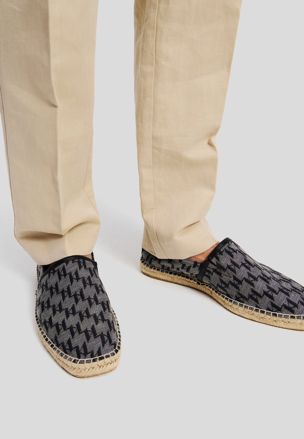 Эспадрильи KARL LAGERFELD, черный
Эспадрильи KARL LAGERFELD, черный