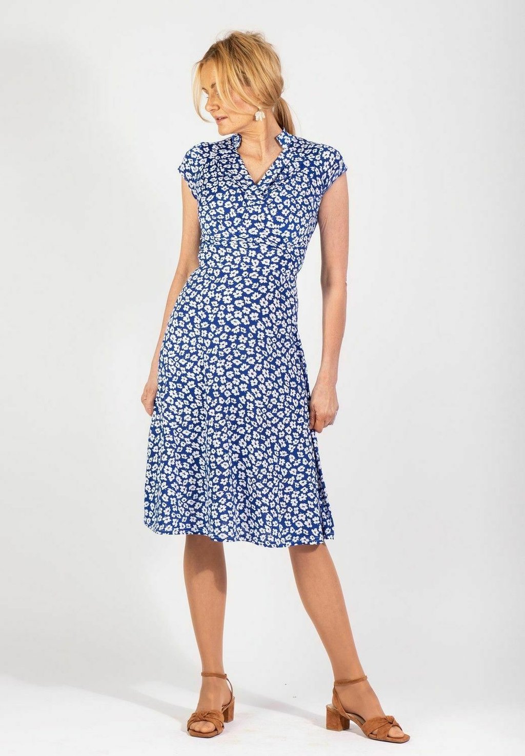 Платье из джерси PAULINE- FLOWER Stockholms Klänningsfabrik, синий
Платье из джерси PAULINE- FLOWER Stockholms Klänningsfabrik, синий