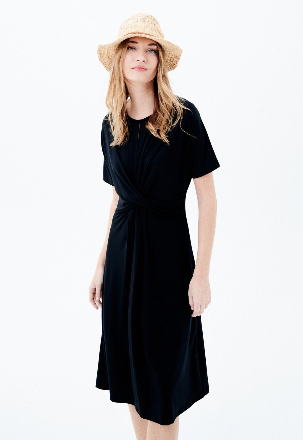 Светлое платье ROMEO Caroll, черный
Светлое платье ROMEO Caroll, черный