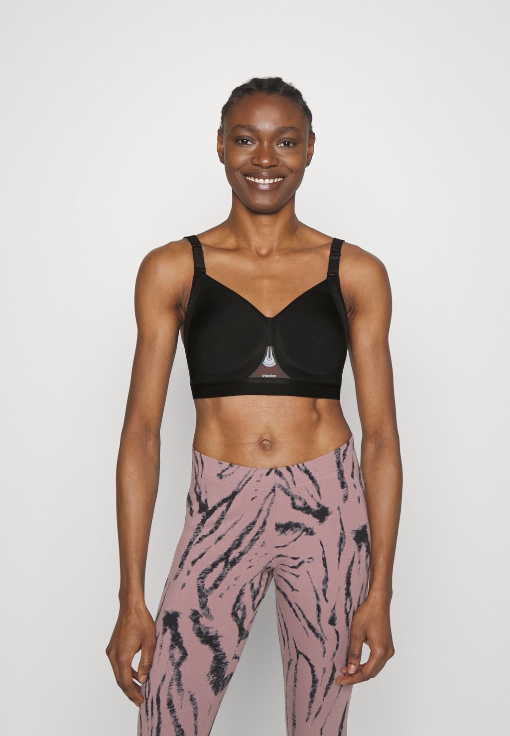 Спортивный бюстгальтер с высокой поддержкой Triumph, черный 
Спортивный бюстгальтер с высокой поддержкой Triumph, черный