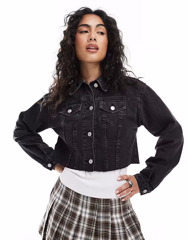 Укороченная джинсовая куртка New Look черного цвета
Укороченная джинсовая куртка New Look черного цвета