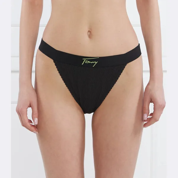 Дерзкие плавки бикини с высокими штанинами Tommy Hilfiger, черный
Дерзкие плавки бикини с высокими штанинами Tommy Hilfiger, черный