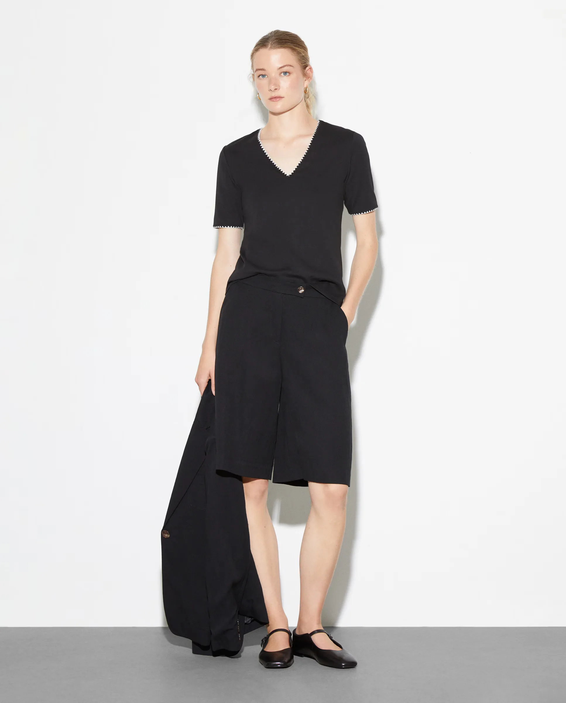 Женская хлопковая футболка с коротким рукавом Woman El Corte Inglés, черный 
Женская хлопковая футболка с коротким рукавом Woman El Corte Inglés, черный