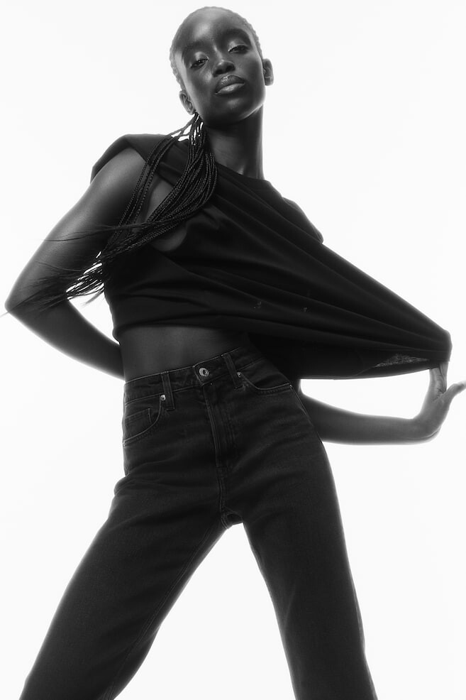 Узкие прямые джинсы с высокой щиколоткой H&M, черный 
Узкие прямые джинсы с высокой щиколоткой H&M, черный