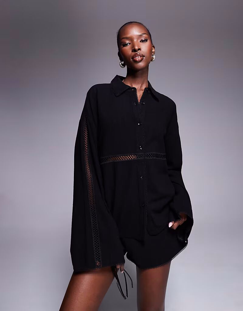 Эксклюзивная рубашка Frolic из льняной смеси с кружевной отделкой и пуговицами спереди черного цвета The Frolic 
Эксклюзивная рубашка Frolic из льняной смеси с кружевной отделкой и пуговицами спереди черного цвета The Frolic