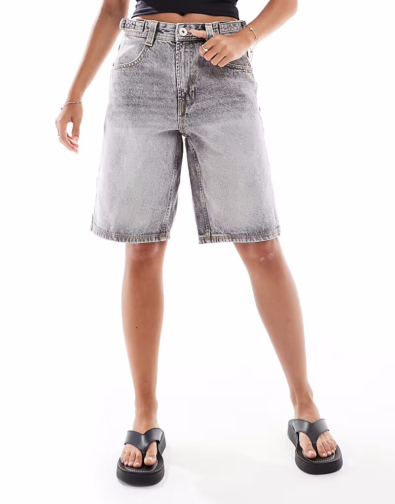 Мешковатые удлиненные шорты Bershka с регулируемой талией серого цвета
Мешковатые удлиненные шорты Bershka с регулируемой талией серого цвета