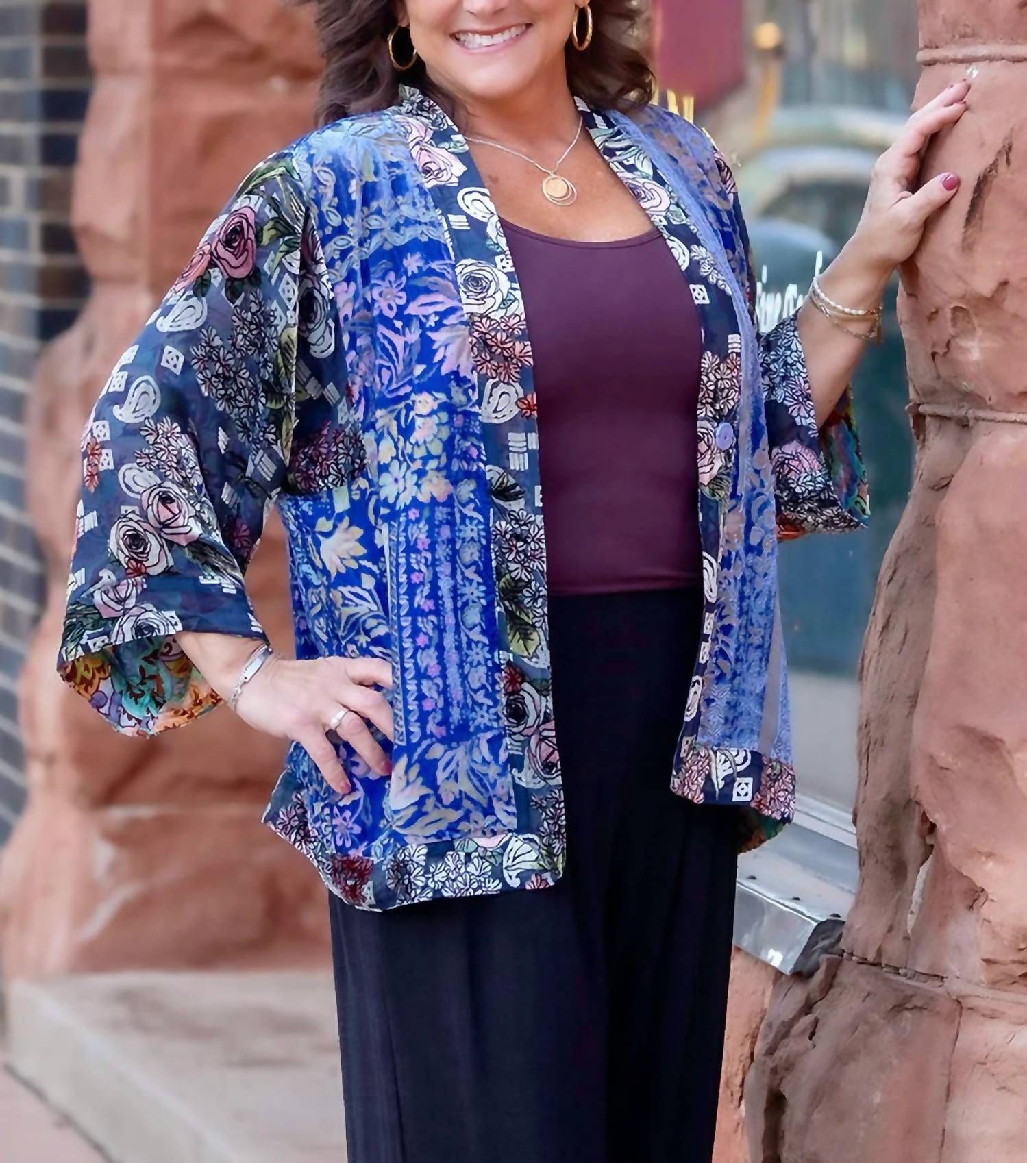 Кимоно Carwin Burnout в сине-фиолетовом цвете Johnny Was
Кимоно Carwin Burnout в сине-фиолетовом цвете Johnny Was