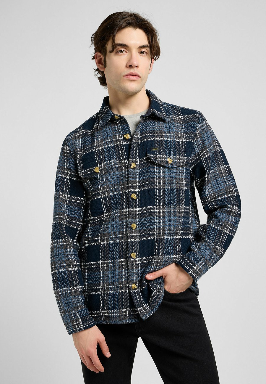 Куртка Lee LONG SLEEVE TEXTURED 2PKT, Mood Indigo Grey Plaid/Dark Blue
Куртка Lee LONG SLEEVE TEXTURED 2PKT, Mood Indigo Grey Plaid/Dark Blue