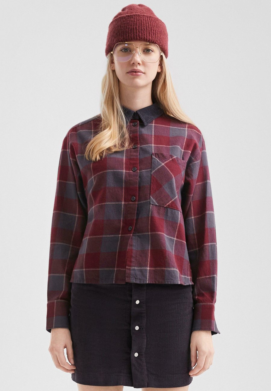 Блуза QS KARO MIT KRAGEN, Bordeaux/Dark Red
Блуза QS KARO MIT KRAGEN, Bordeaux/Dark Red