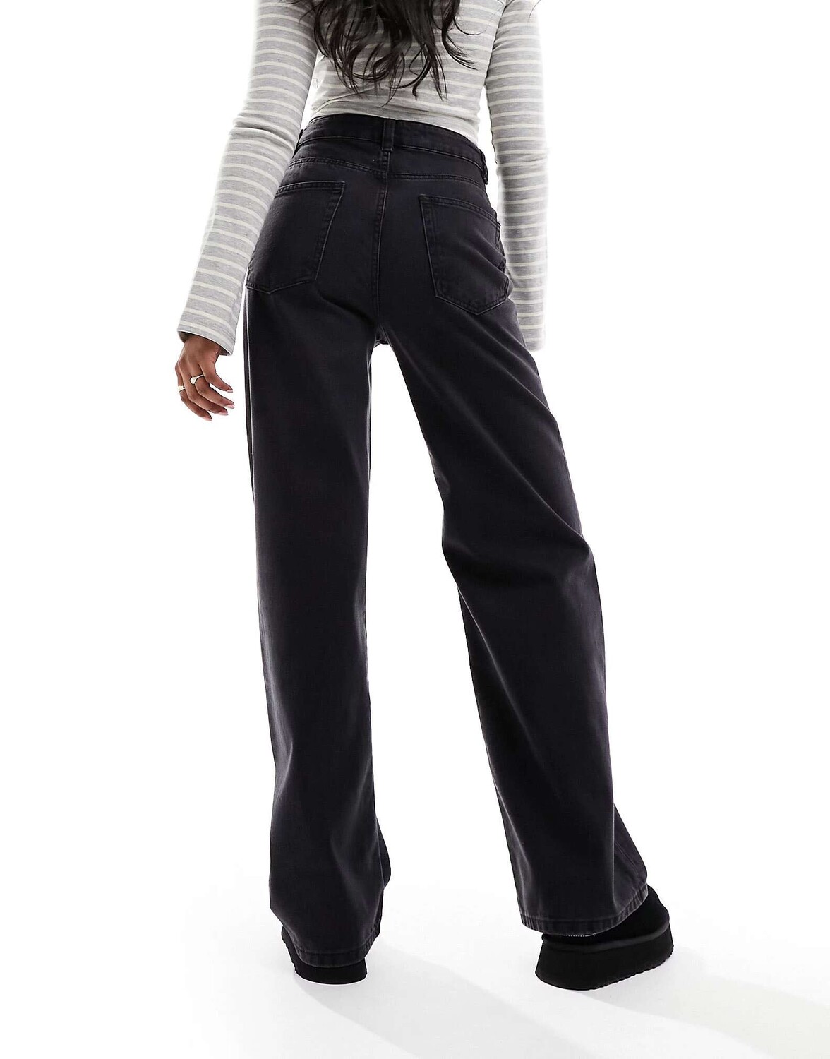 Черные джинсы ASOS Dad
Черные джинсы ASOS Dad