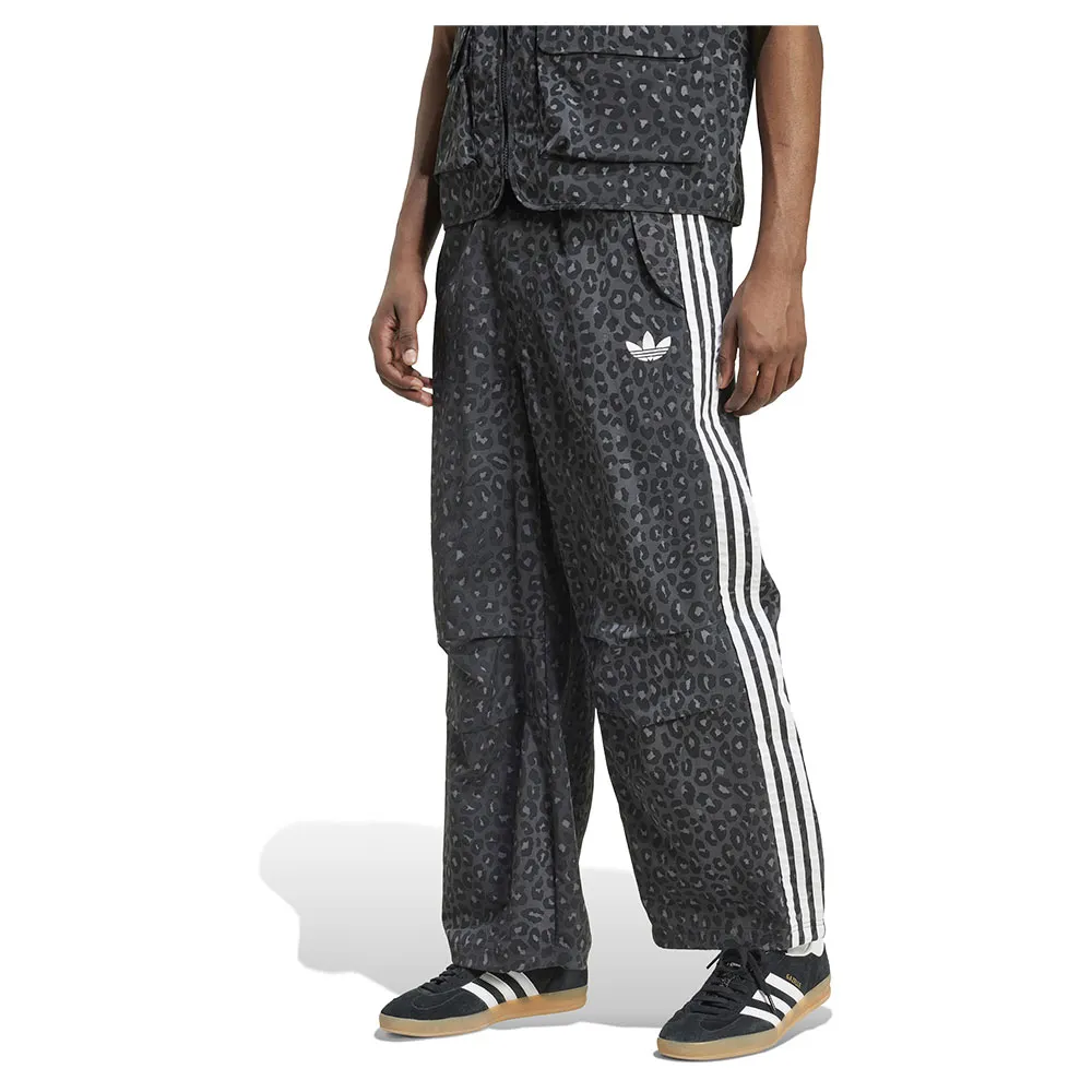 Брюки-парашюты adidas Originals Leo Loose, черный
Брюки-парашюты adidas Originals Leo Loose, черный