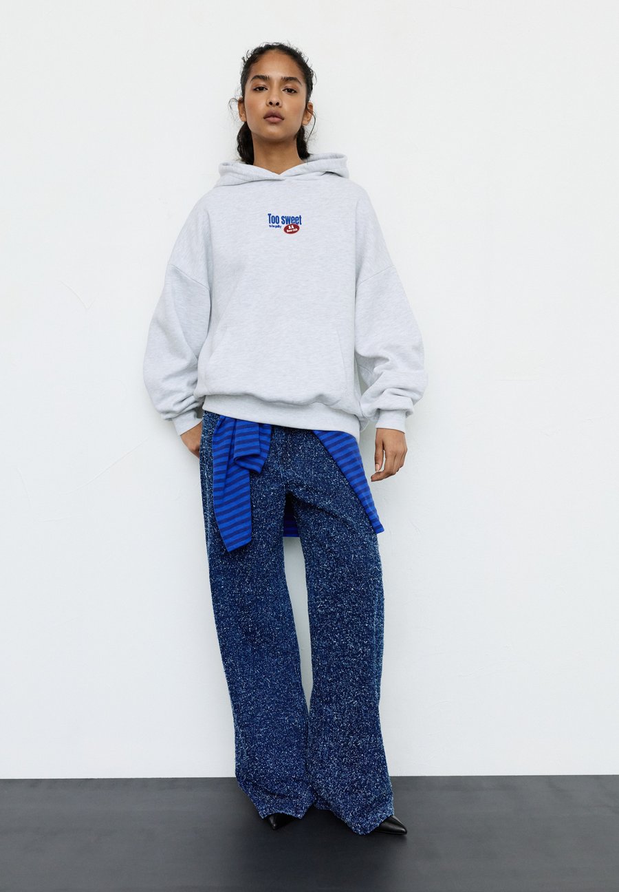 Худи PULL&BEAR GRAPHIC, Light Grey
Худи PULL&BEAR GRAPHIC, Light Grey