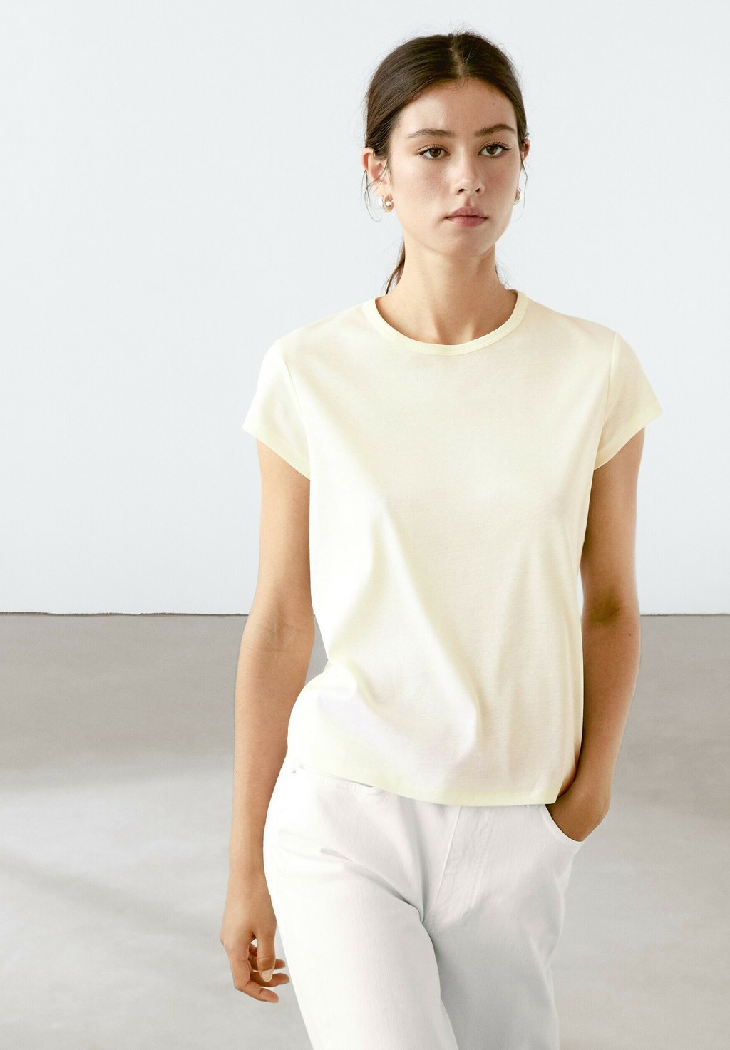 Базовая футболка Massimo Dutti, желтый
Базовая футболка Massimo Dutti, желтый