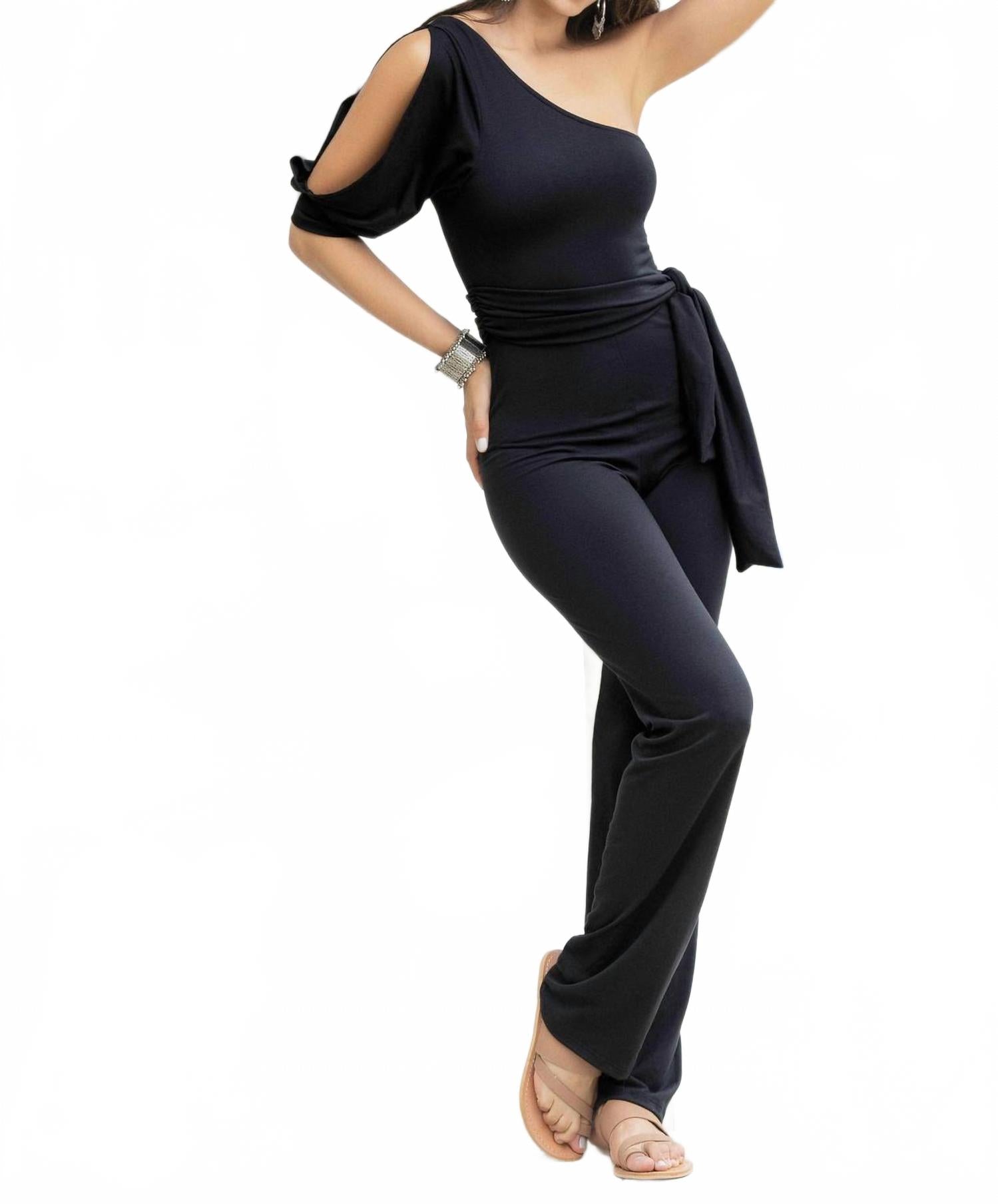 Костюм-комбинезон Katie с одним плечом в черном цвете Mapale
Костюм-комбинезон Katie с одним плечом в черном цвете Mapale