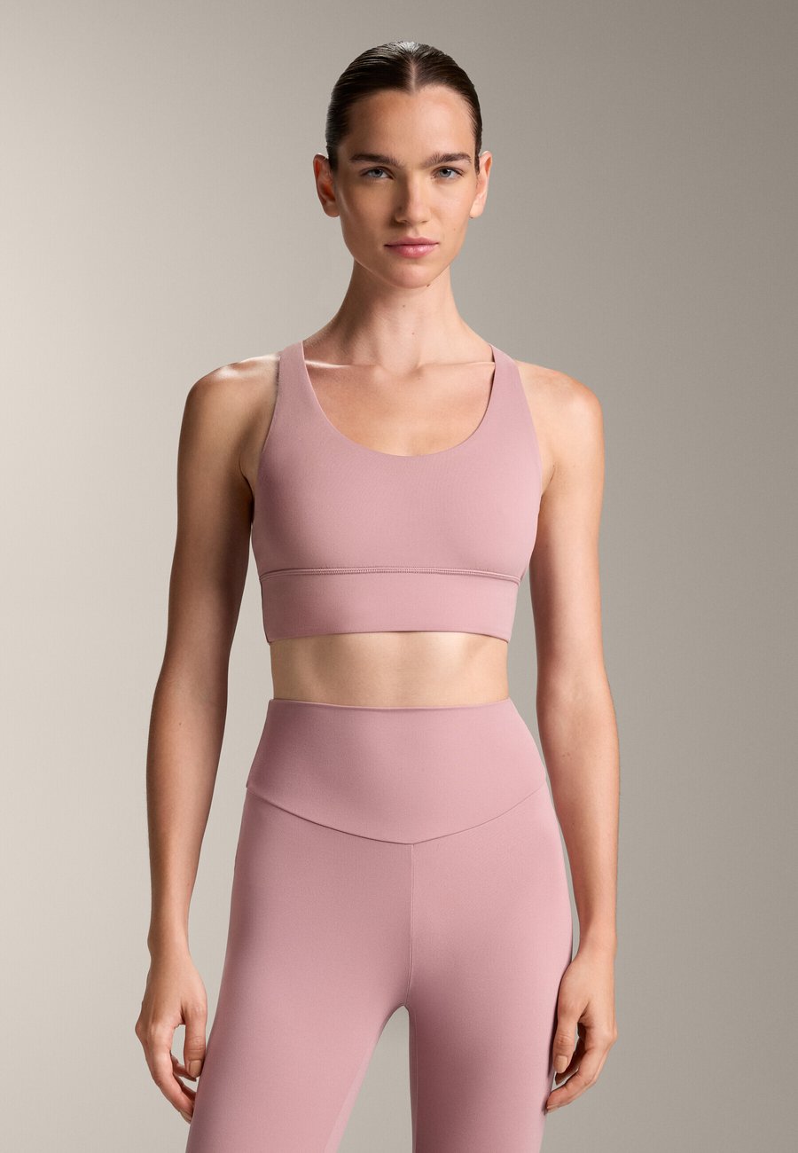 Бюстгальтер OYSHO COMFORTLUX MEDIUM SUPPORT WITH CUPS, Salmon
Бюстгальтер OYSHO COMFORTLUX MEDIUM SUPPORT WITH CUPS, Salmon