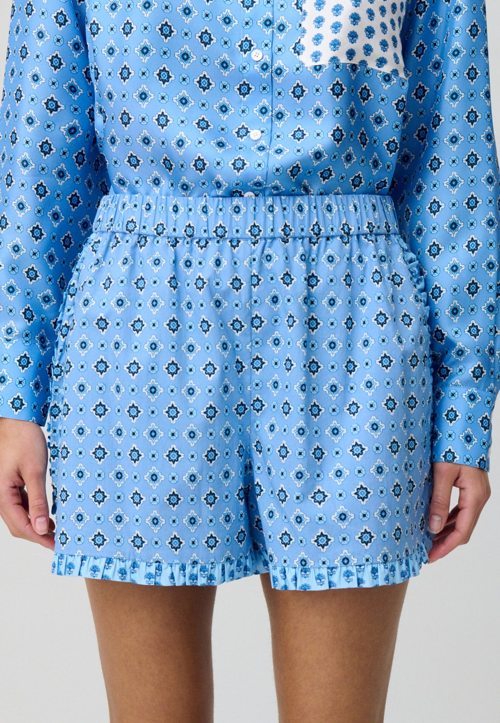 Шорты ENVYA Claudie Pierlot, цвет Print Bleu Fonce
Шорты ENVYA Claudie Pierlot, цвет Print Bleu Fonce