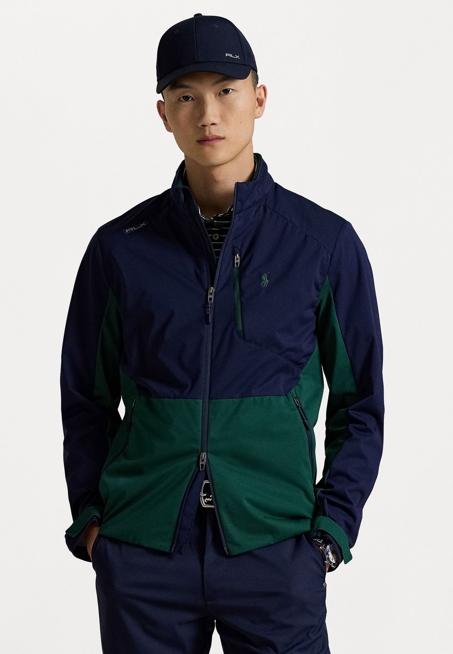 Куртка Polo Ralph Lauren COLOR BLOCKED PACKABLE JACKET, Refined Navy/Vintage Pine/Dark Blue
Куртка Polo Ralph Lauren COLOR BLOCKED PACKABLE JACKET, Refined Navy/Vintage Pine/Dark Blue