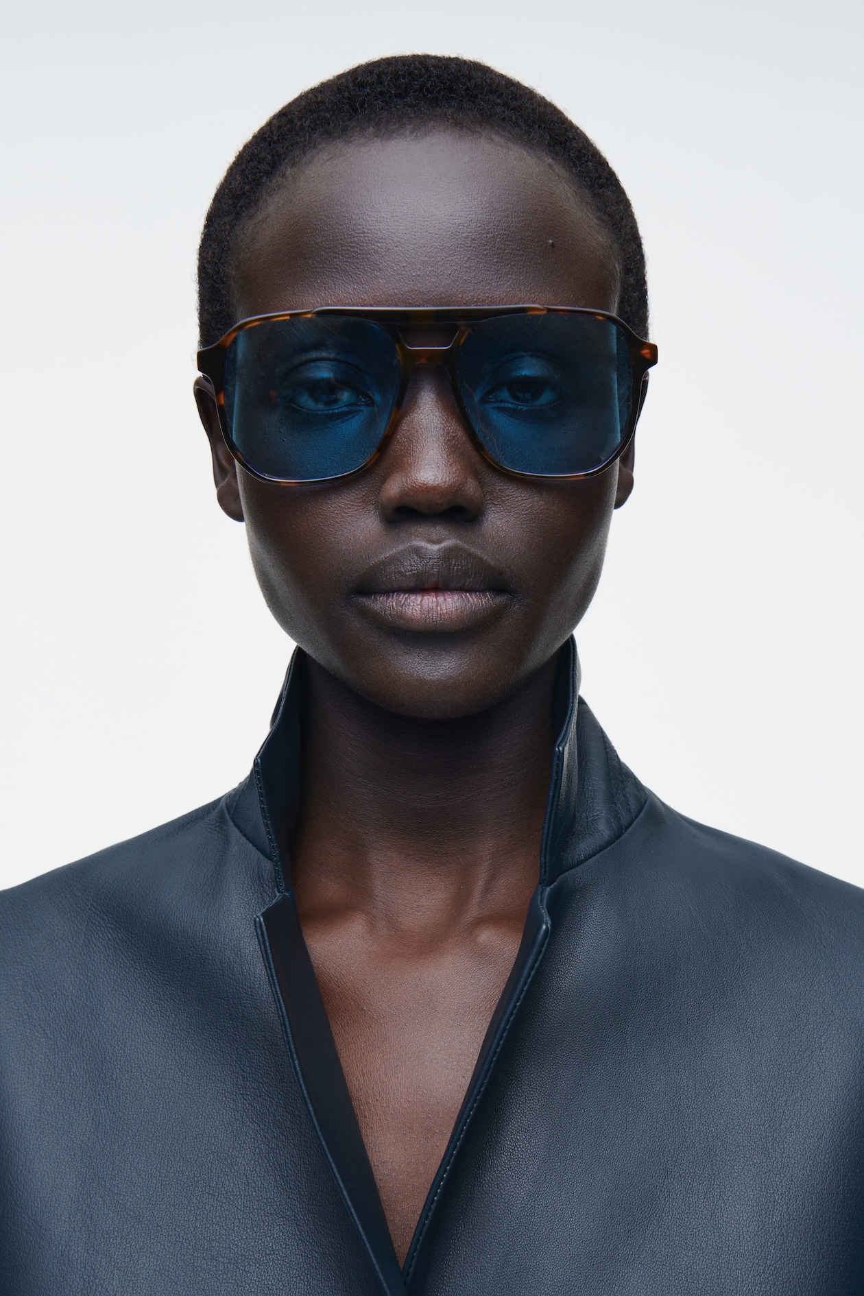 Солнцезащитные очки пилота COS, цвет Cętkowany/Niebieski
Солнцезащитные очки пилота COS, цвет Cętkowany/Niebieski