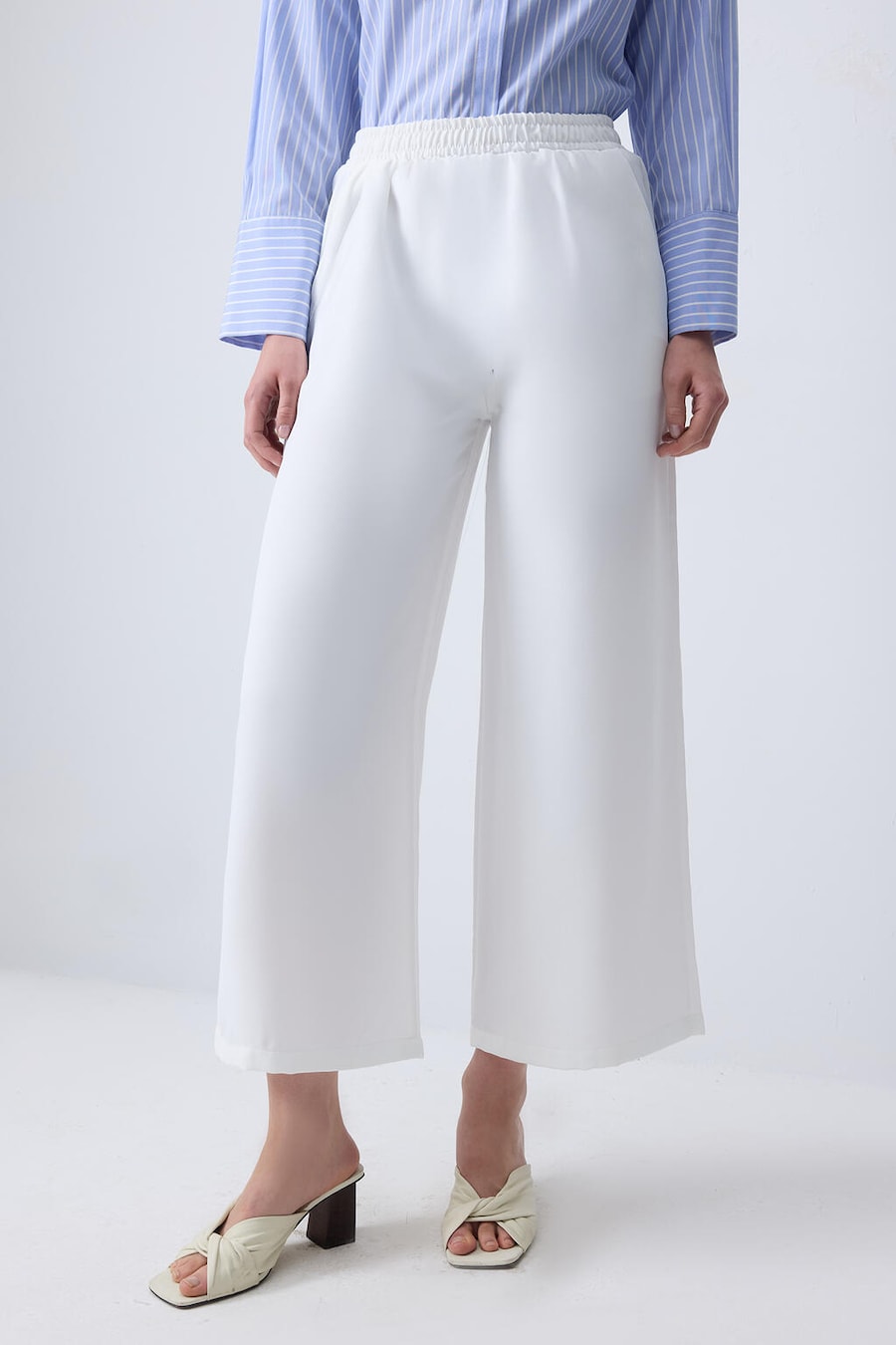 Широкие брюки Touche Prive, экрю
Широкие брюки Touche Prive, экрю