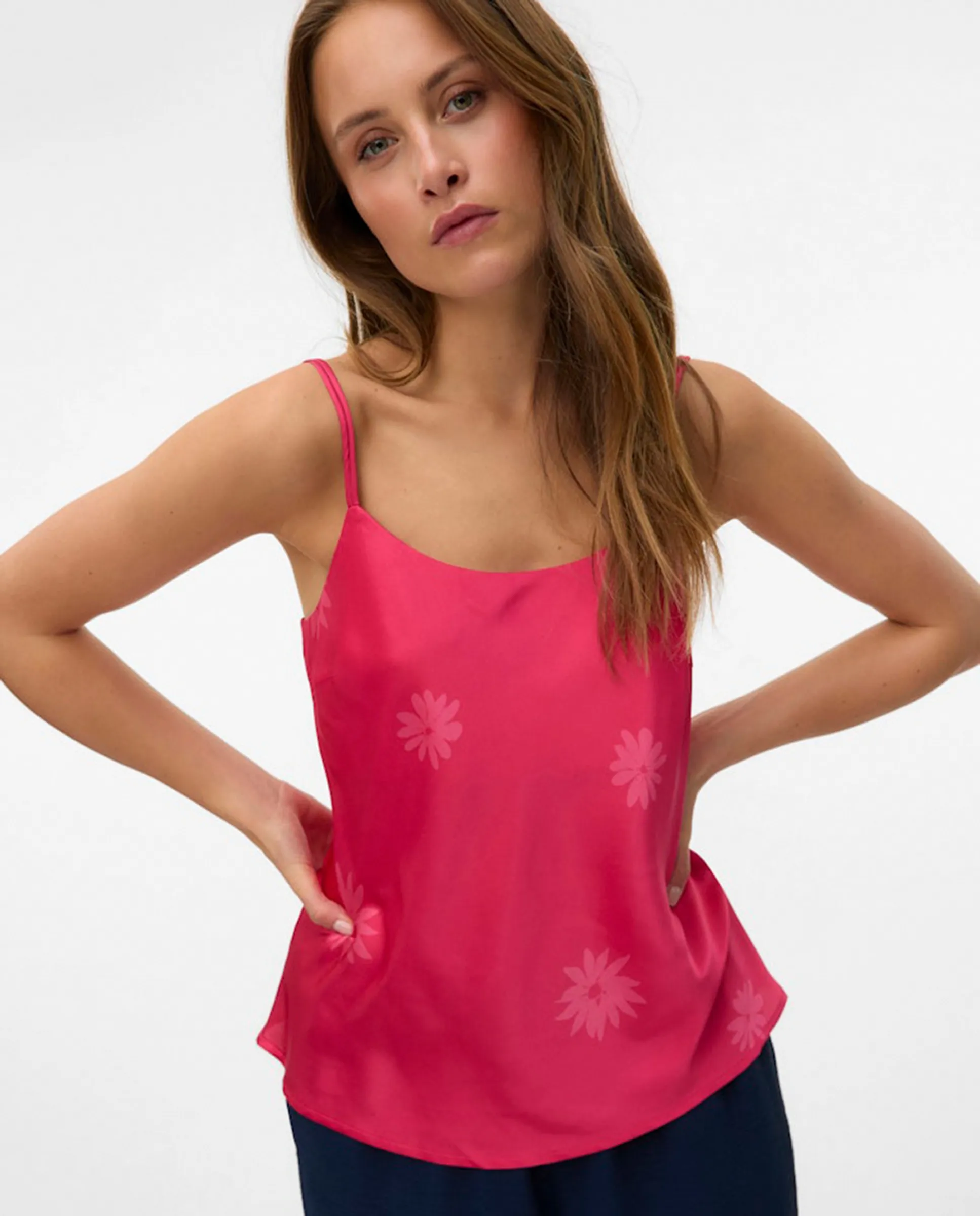 Женский топ с тонким бретелем Vero Moda, фуксия 
Женский топ с тонким бретелем Vero Moda, фуксия