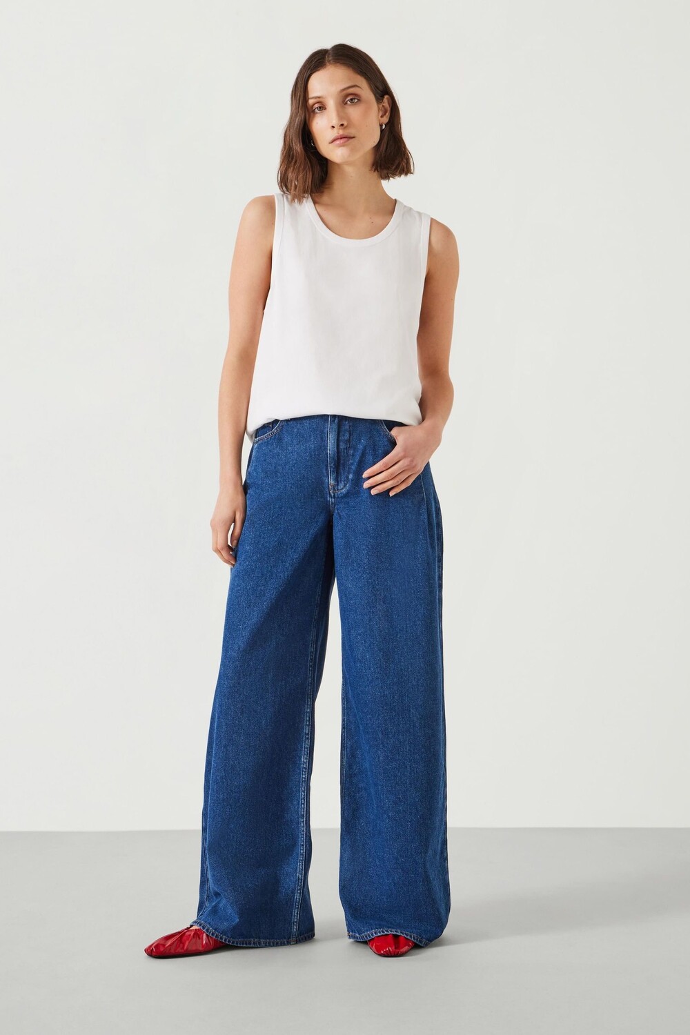 Джинсы Nova с защипами и широкими штанинами Hush, синий
Джинсы Nova с защипами и широкими штанинами Hush, синий