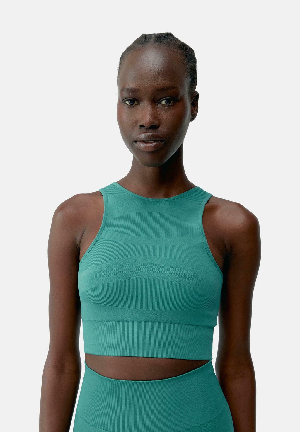 Спортивный бюстгальтер средней поддержки ALANA Born Living Yoga, зеленый
Спортивный бюстгальтер средней поддержки ALANA Born Living Yoga, зеленый