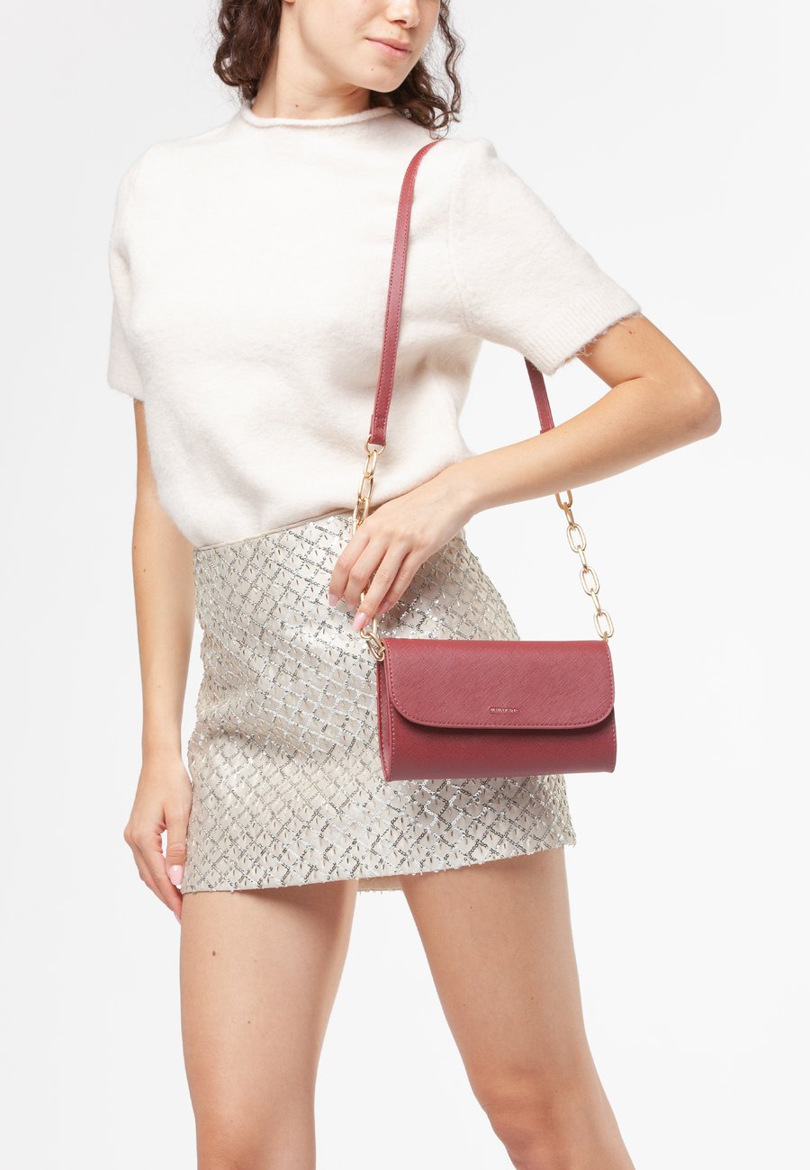 Сумка кросс-боди Miriade Cross body bag, Bordeaux
Сумка кросс-боди Miriade Cross body bag, Bordeaux