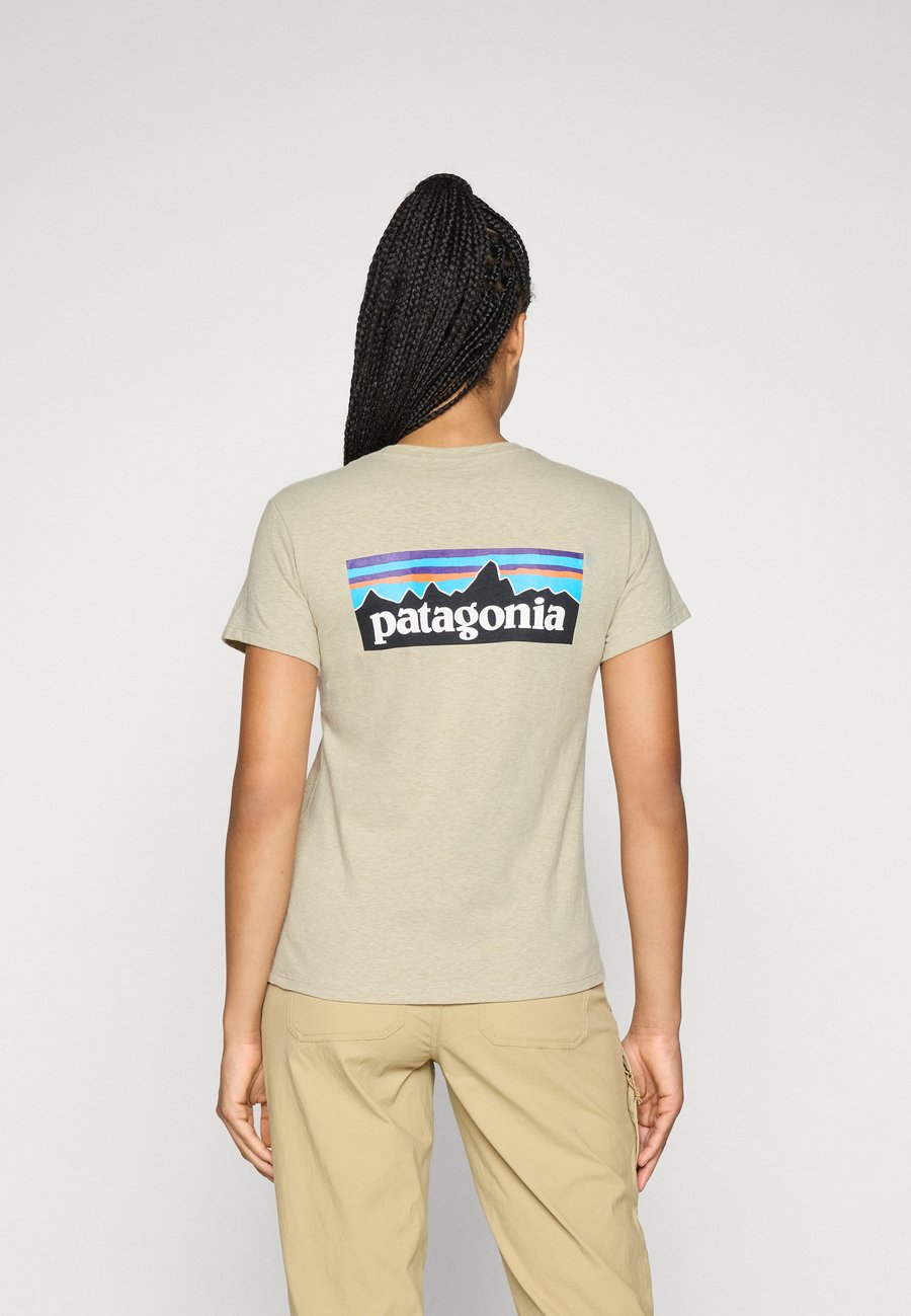 Футболка Patagonia P-6 LOGO RESPONSIBILI-TEE, Pumice/Beige
Футболка Patagonia P-6 LOGO RESPONSIBILI-TEE, Pumice/Beige