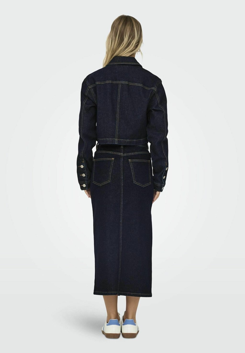 Юбка из денима ONLBIANCA ONLY, темно-синий деним
Юбка из денима ONLBIANCA ONLY, темно-синий деним