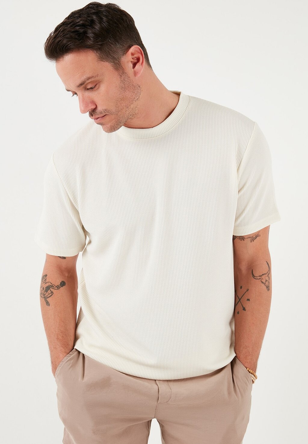 Футболка базовая Regular Fit Buratti, кремовый
Футболка базовая Regular Fit Buratti, кремовый