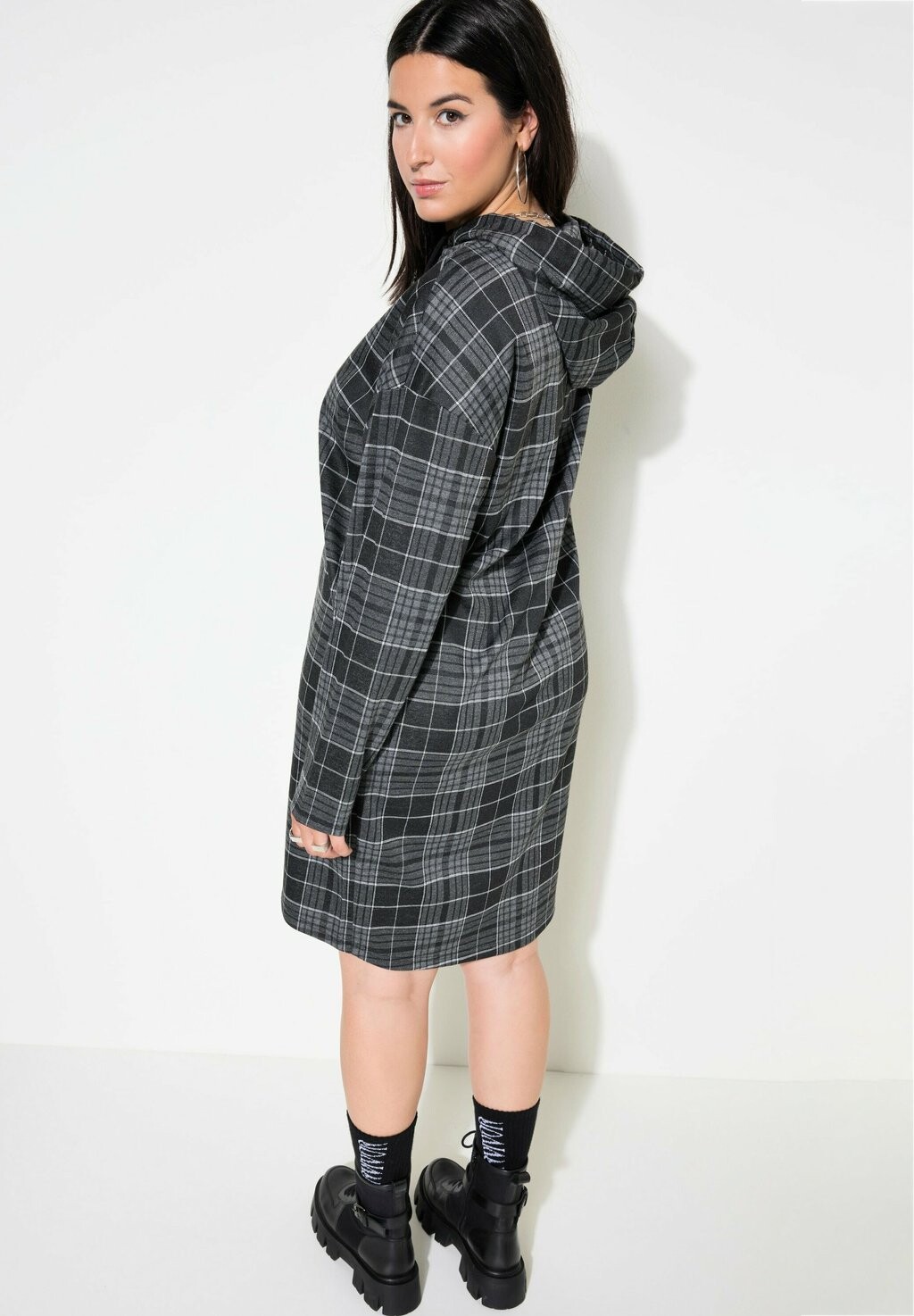 Платье из джерси Studio Untold, черный
Платье из джерси Studio Untold, черный