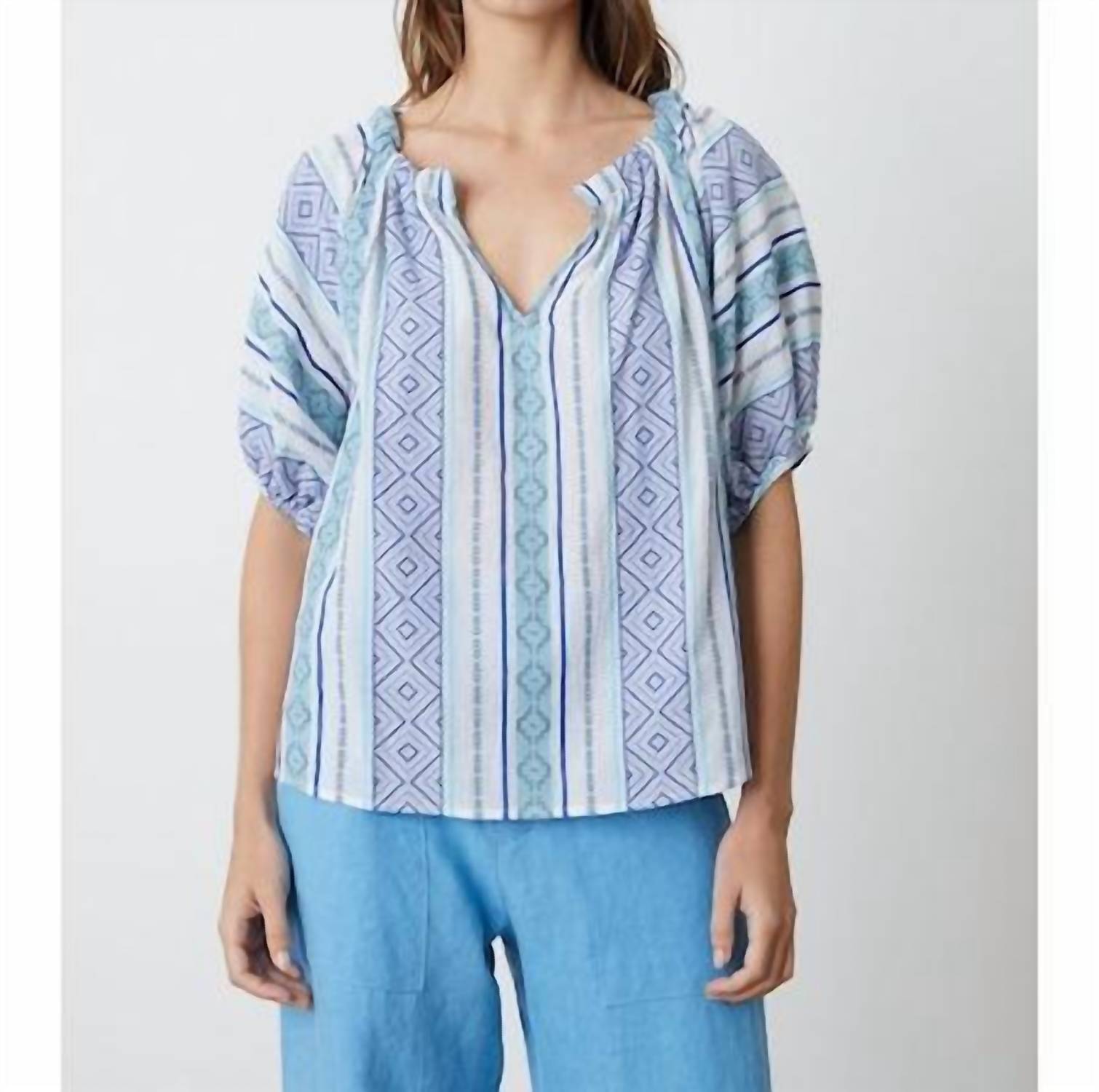 Топ Kimmy в голубом Velvet by Graham & Spencer
Топ Kimmy в голубом Velvet by Graham & Spencer