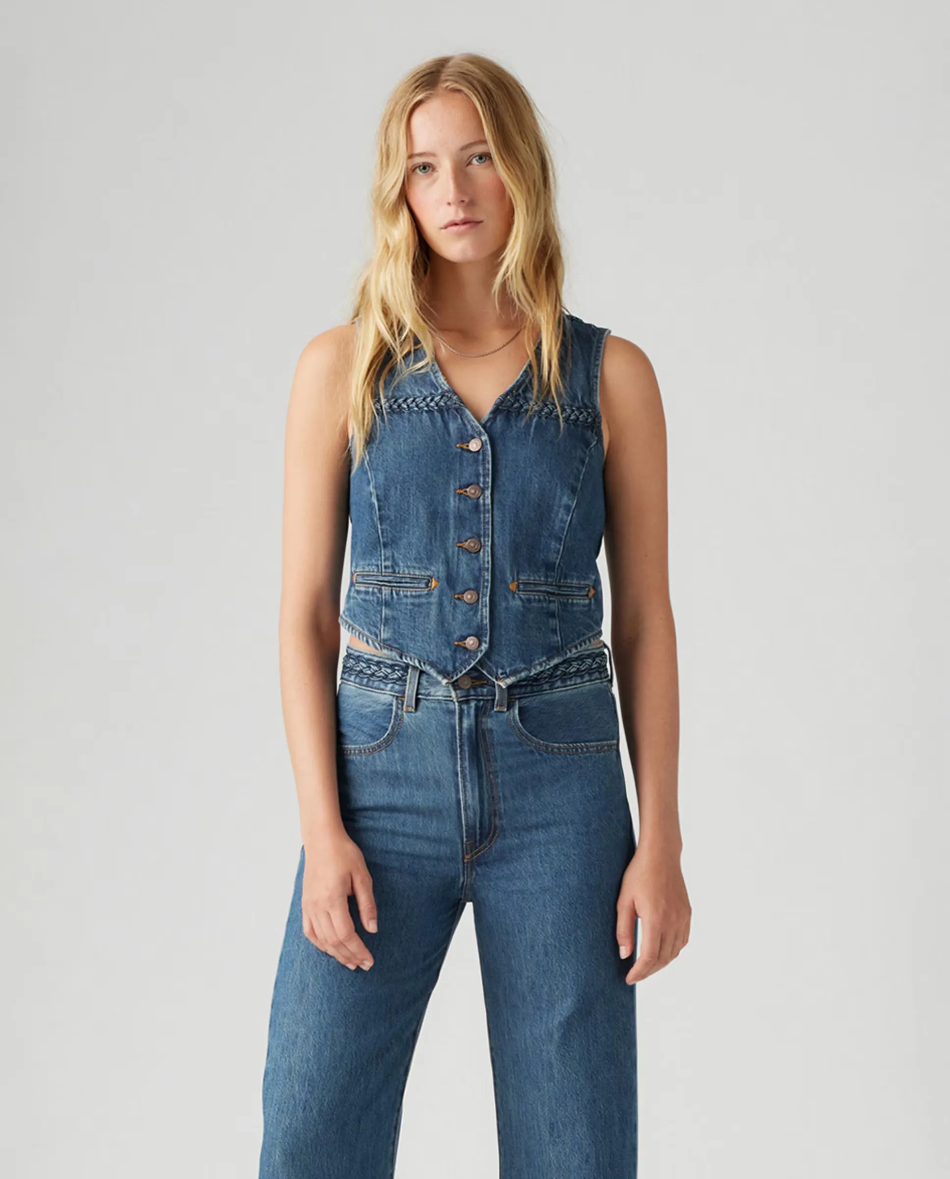 Короткий женский джинсовый жилет на пуговицах Levi's, синий
Короткий женский джинсовый жилет на пуговицах Levi's, синий