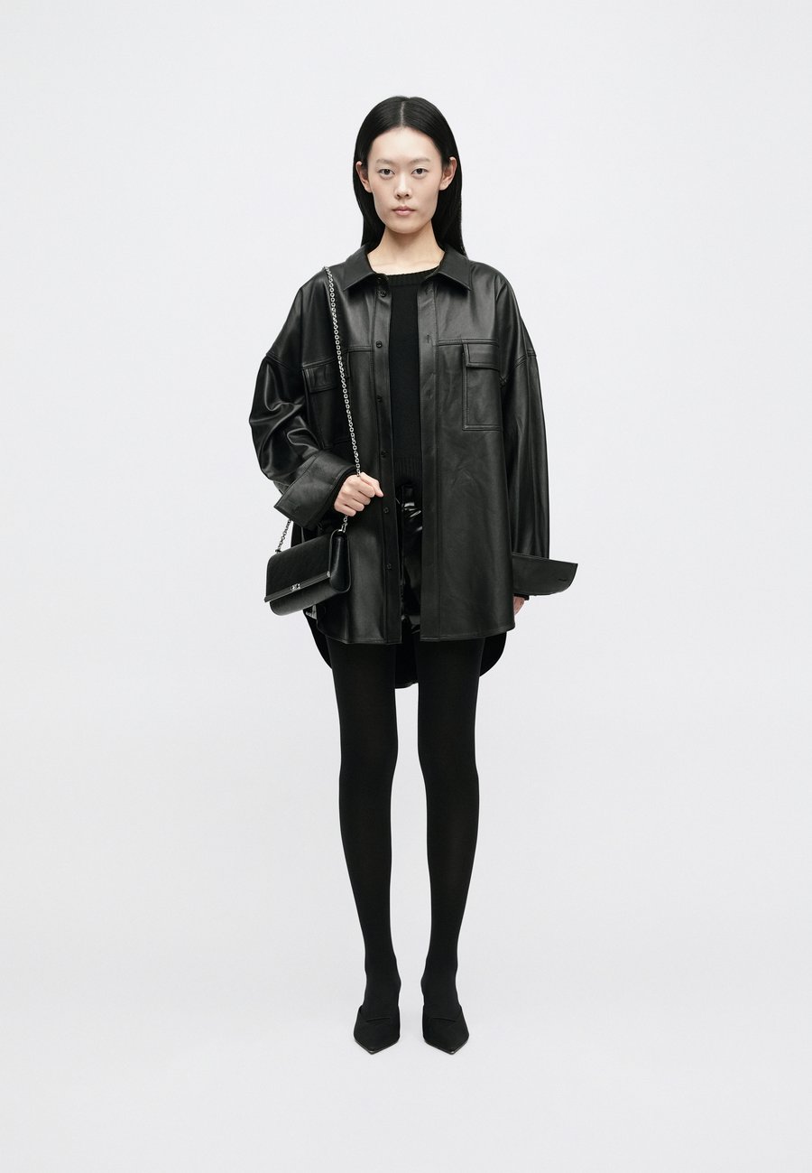 Клатч MICHAEL Michael Kors MONA CLUTCH, Black
Клатч MICHAEL Michael Kors MONA CLUTCH, Black