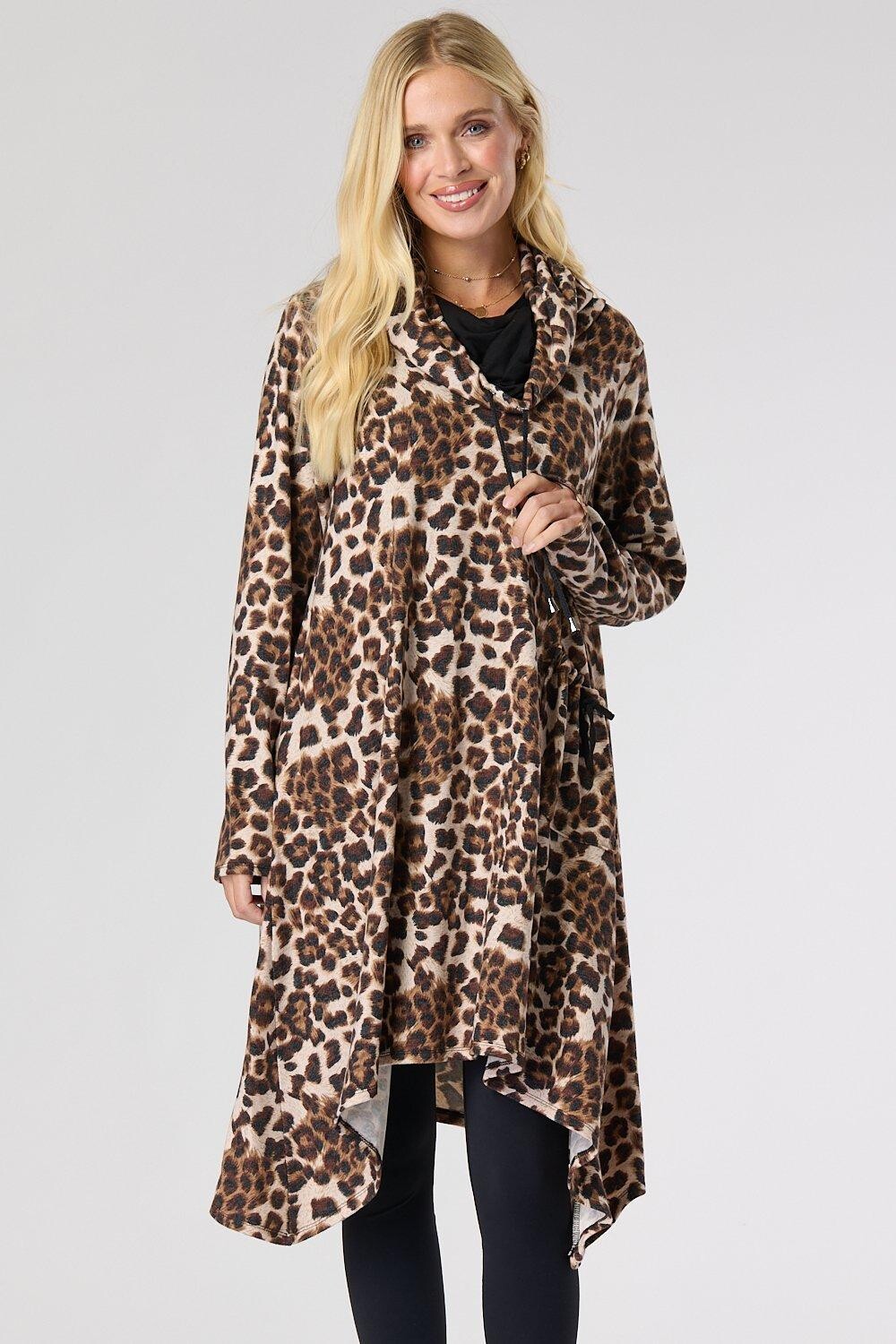 Мягкое платье с воротником на шнурке и капюшоном Saloos, коричневый
Мягкое платье с воротником на шнурке и капюшоном Saloos, коричневый