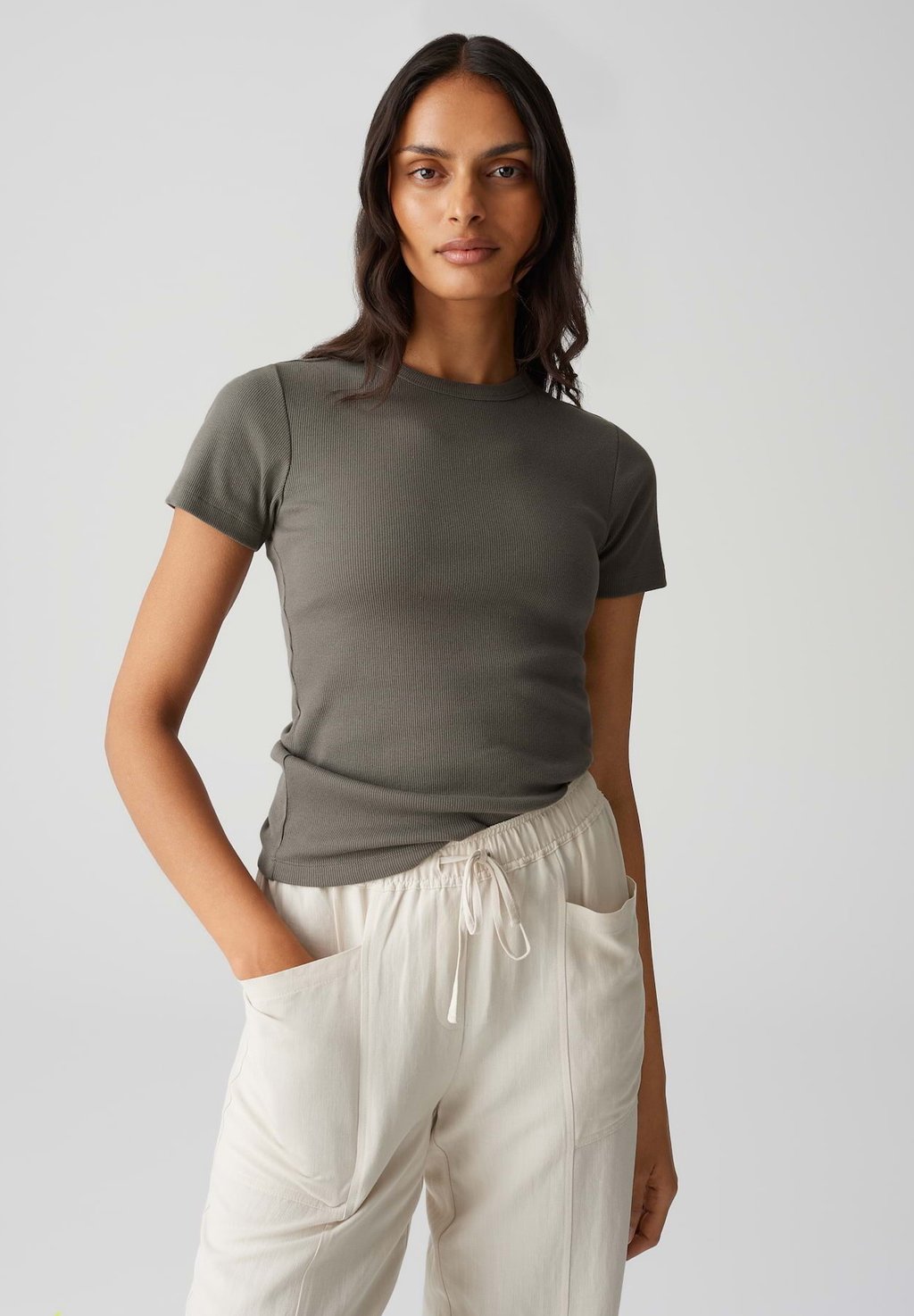 Базовая футболка OPUS, оливковый
Базовая футболка OPUS, оливковый