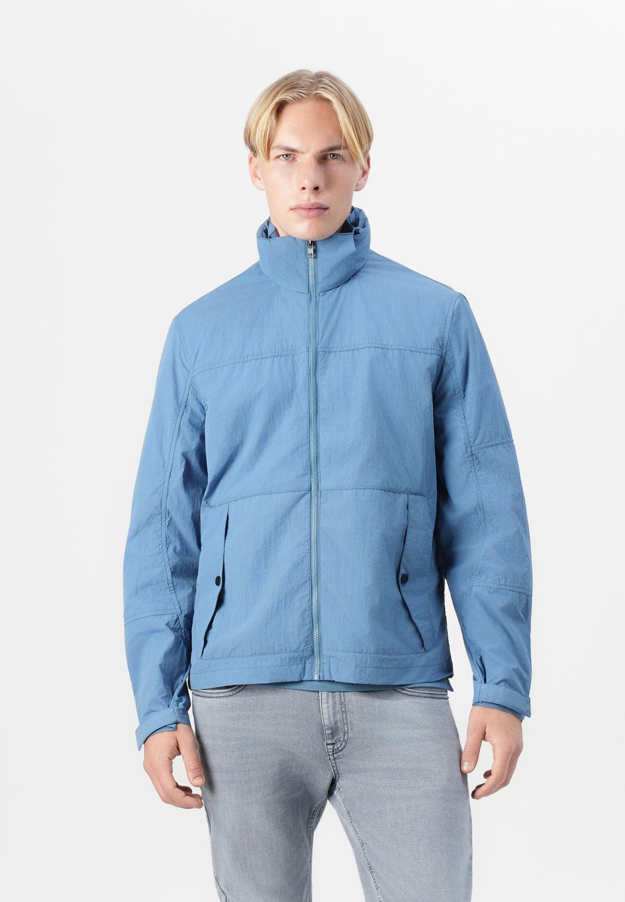 Куртка Lyle & Scott STOW AWAY JACKET, Ocean Sky/Blue
Куртка Lyle & Scott STOW AWAY JACKET, Ocean Sky/Blue