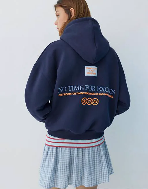 Темно-синий свитшот с круглым вырезом и рисунком Pull&Bear
Темно-синий свитшот с круглым вырезом и рисунком Pull&Bear