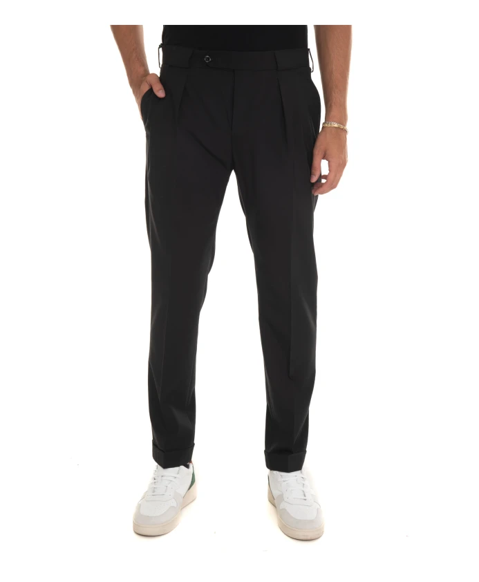 Шерстяные брюки-чинос с портновским клапаном Berwick, черный
Шерстяные брюки-чинос с портновским клапаном Berwick, черный