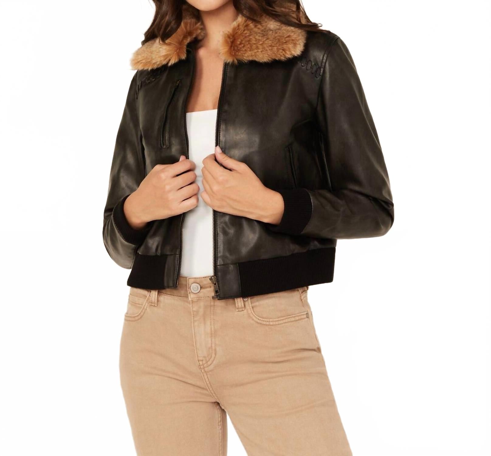 Cleo + Wolf Бомбер Casey с воротником из искусственного меха, черный
Cleo + Wolf Бомбер Casey с воротником из искусственного меха, черный