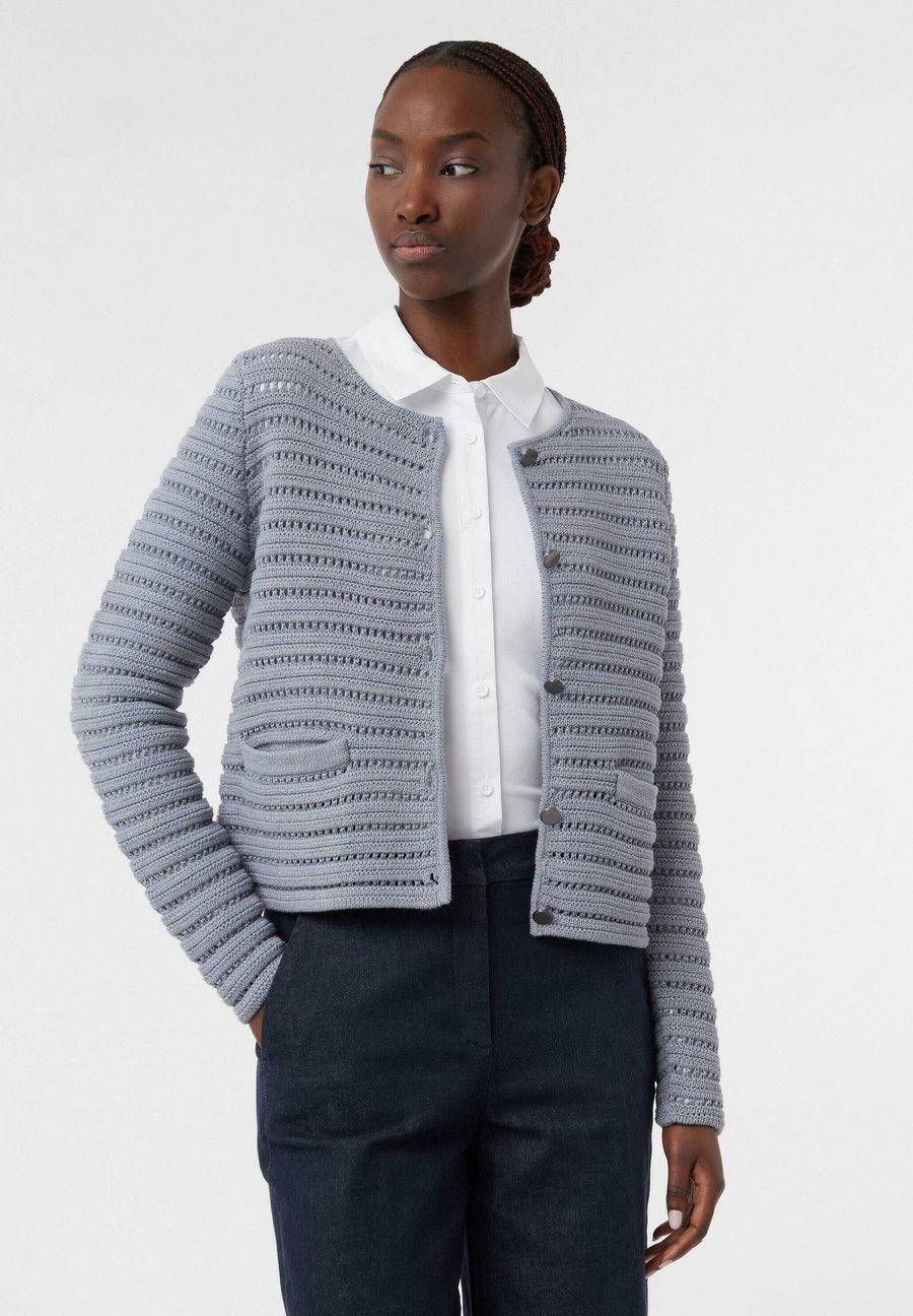 Кардиган comma MIT STRUKTURMUSTER UND LEISTENTASCHEN, Schiefergrau/Grey
Кардиган comma MIT STRUKTURMUSTER UND LEISTENTASCHEN, Schiefergrau/Grey
