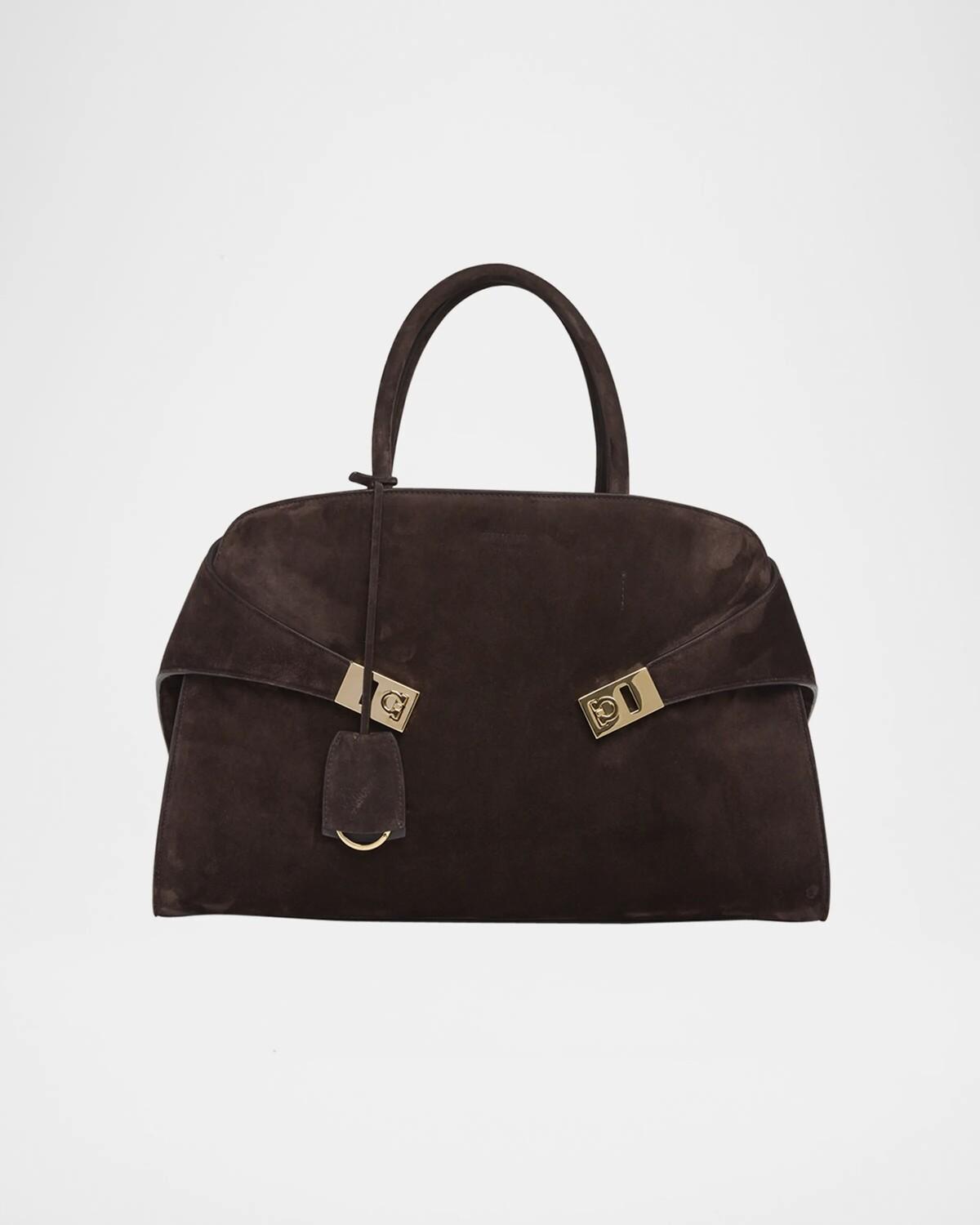 Замшевая сумка через плечо Hug Ferragamo, цвет Testa Di M
Замшевая сумка через плечо Hug Ferragamo, цвет Testa Di M