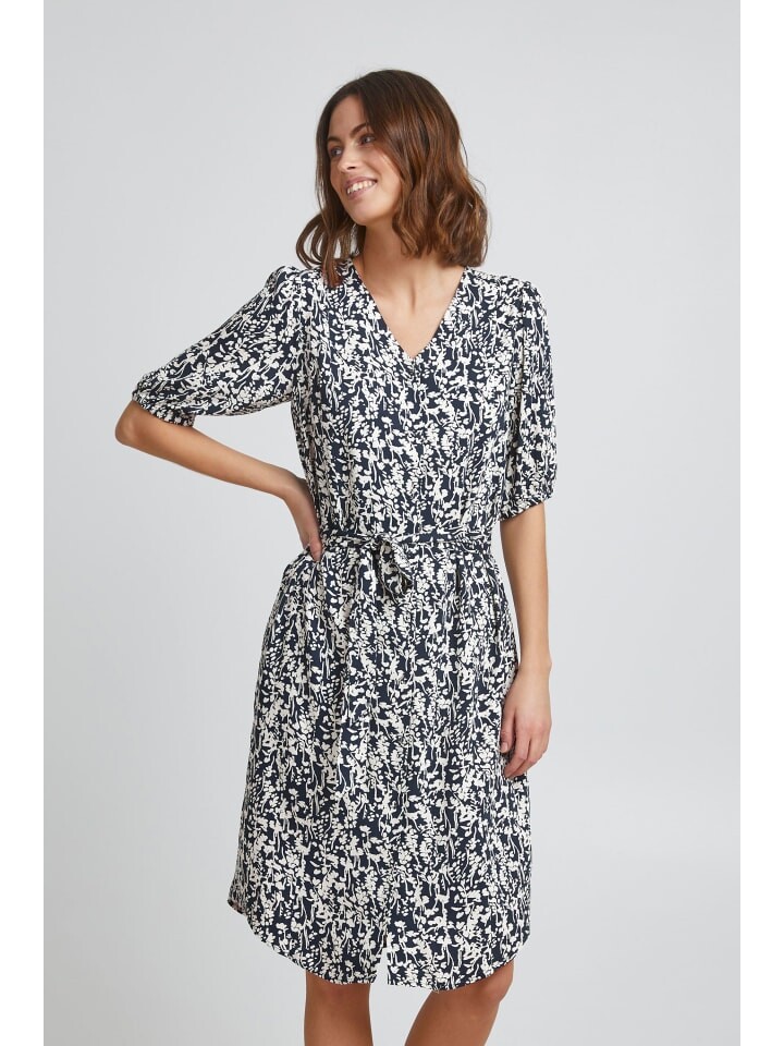 Короткое платье Fransa Blusenkleid FRFANITA 3 Dress - 20610451 Blusenkleid mit Bindeband, синий
Короткое платье Fransa Blusenkleid FRFANITA 3 Dress - 20610451 Blusenkleid mit Bindeband, синий