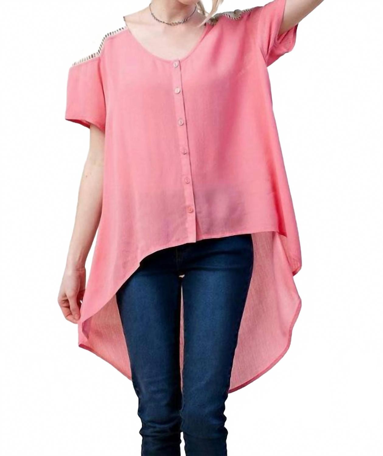 Кружевная блузка с открытыми плечами в розовом KORI
Кружевная блузка с открытыми плечами в розовом KORI