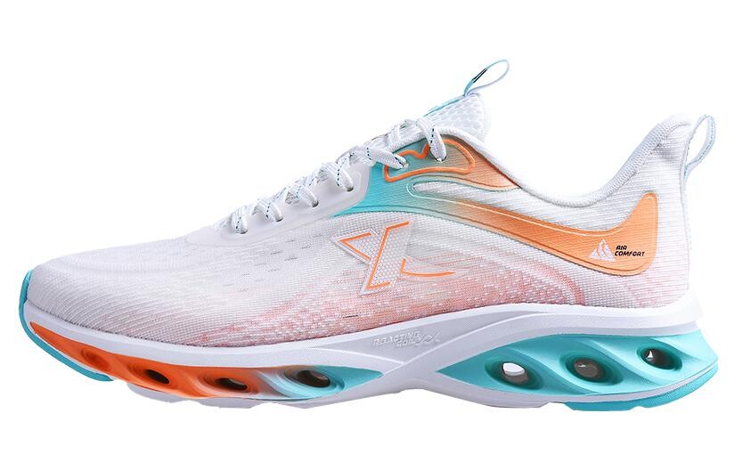 Кроссовки мужские с низким верхом Sail белые Xtep 
Кроссовки мужские с низким верхом Sail белые Xtep