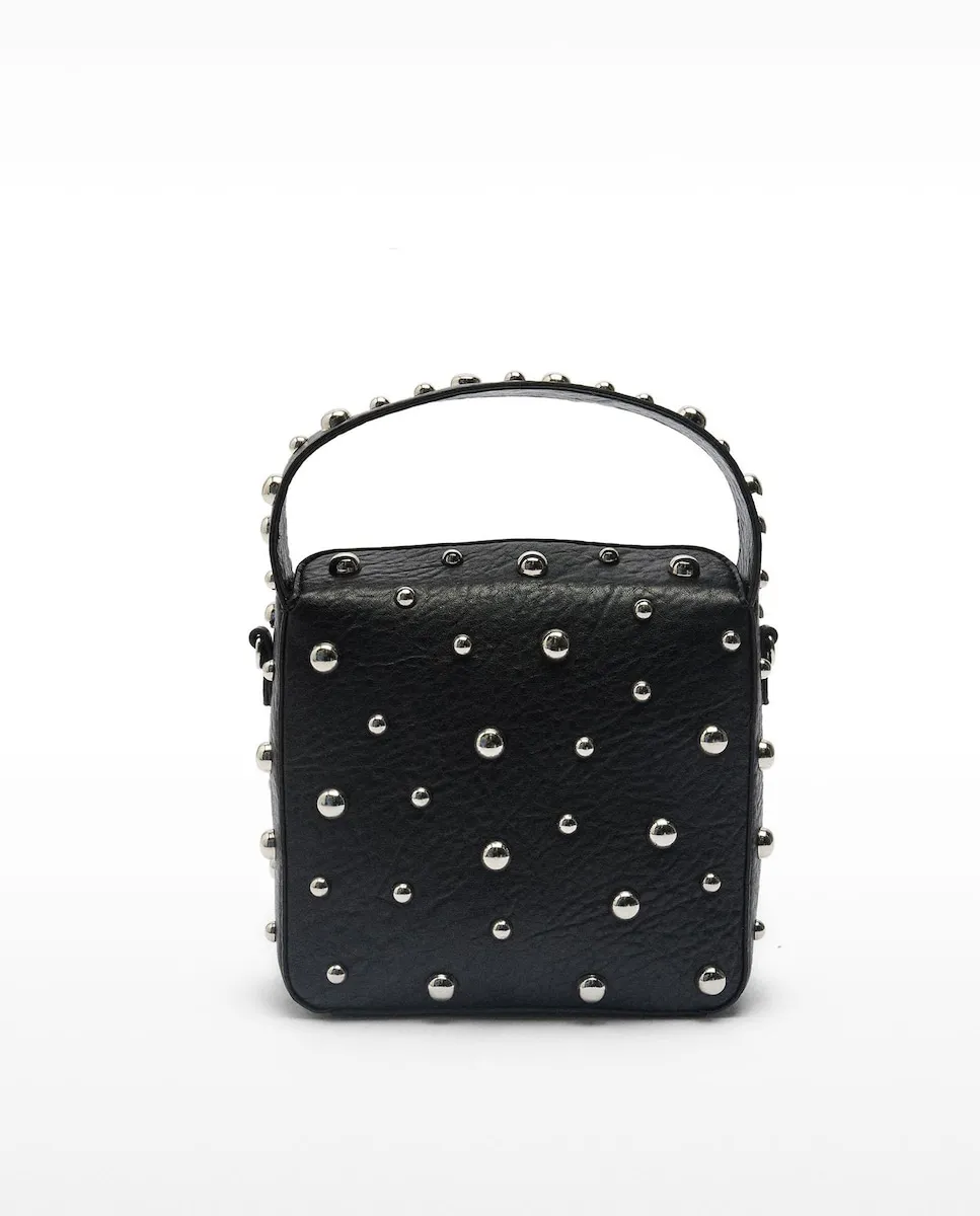 Сумка через плечо с шипами и магнитной застежкой Parfois, черный
Сумка через плечо с шипами и магнитной застежкой Parfois, черный